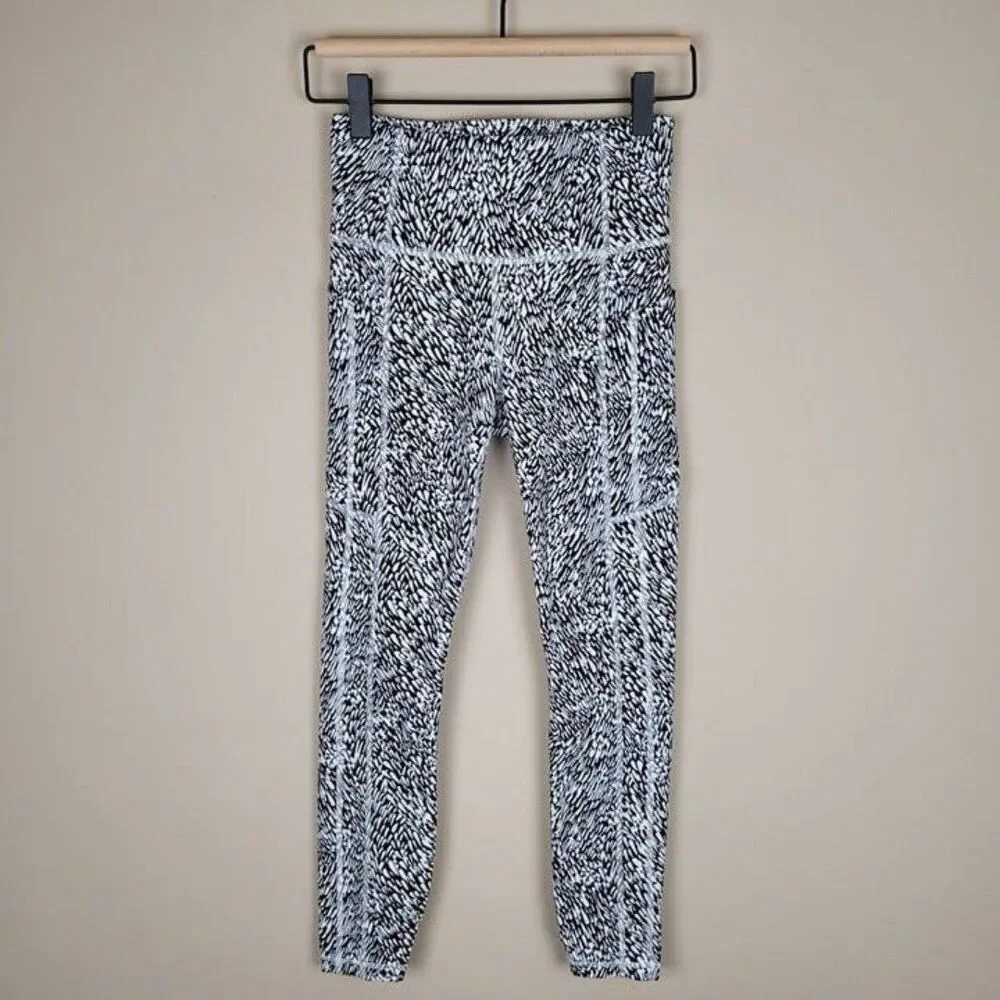 Athleta Size XS Ultimate Stash Textured 7/8 Tight Leggings Tailwind Black White - Picture 2 of 12